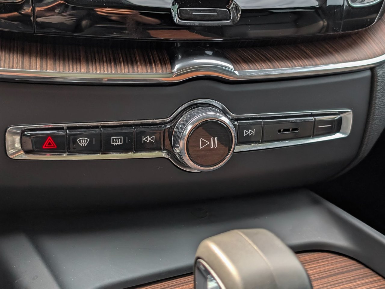 Image 18 Volvo XC60 Plus B6 2023