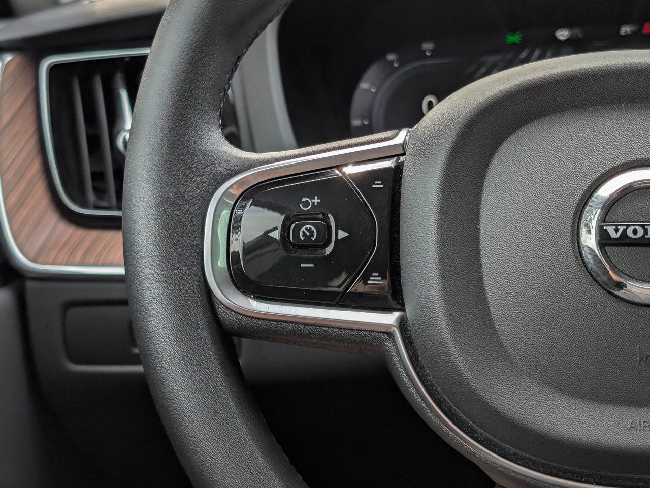 Image 21 Volvo XC60 Plus B6 2023