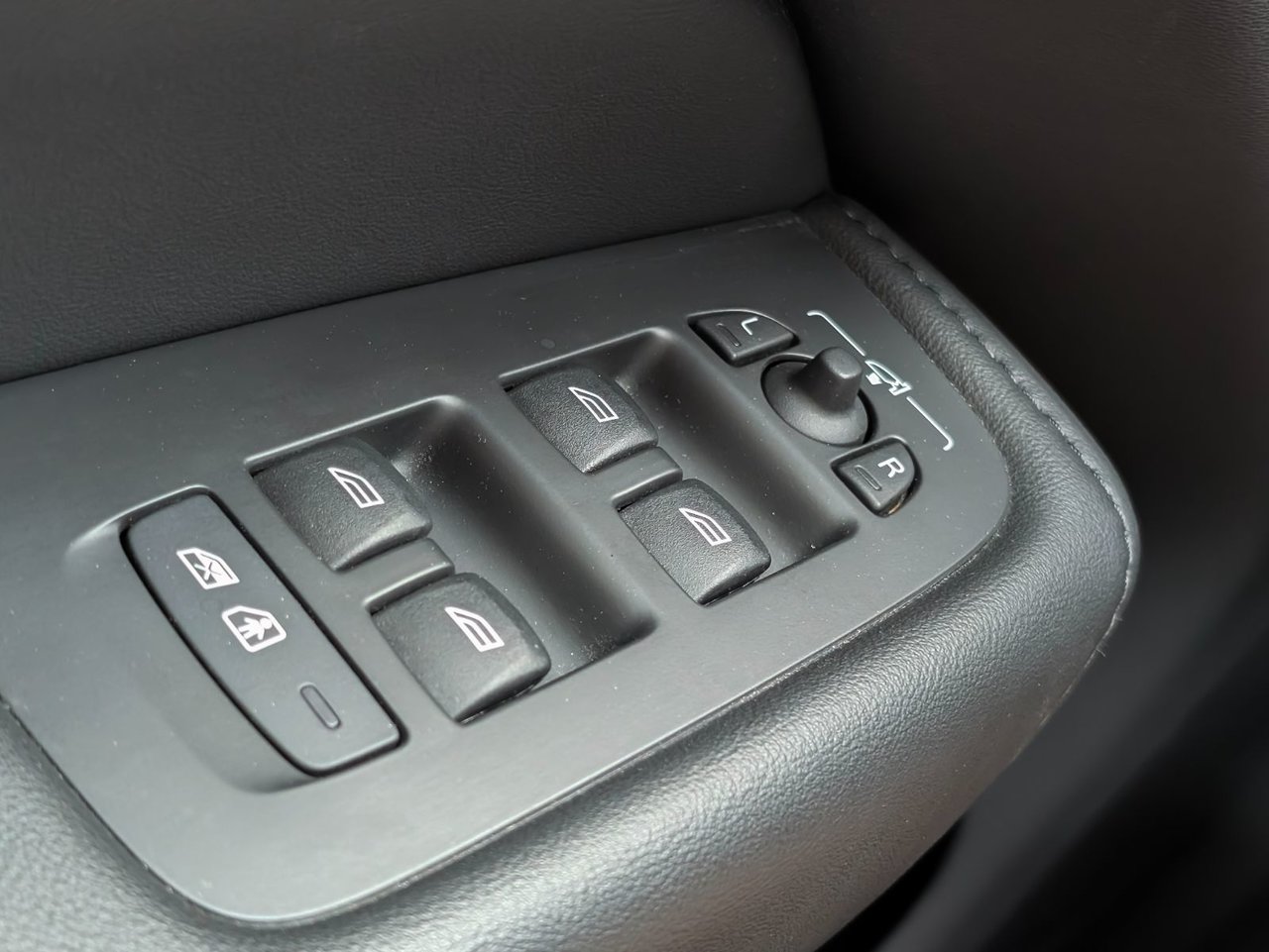 Image 22 Volvo XC60 Plus B6 2023