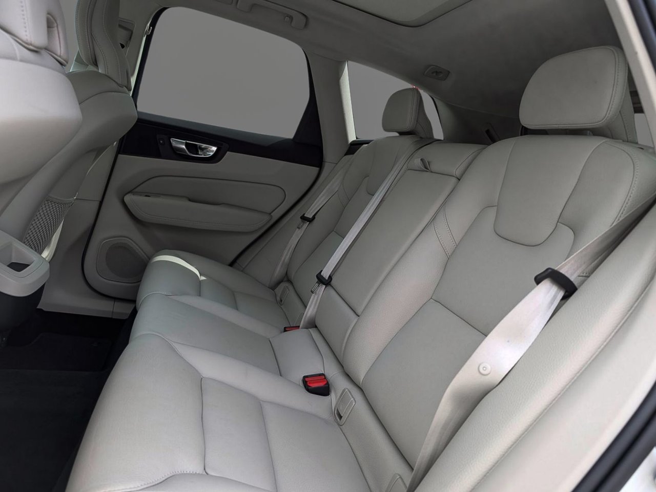 Image 12 Volvo XC60 Plus B6 2023