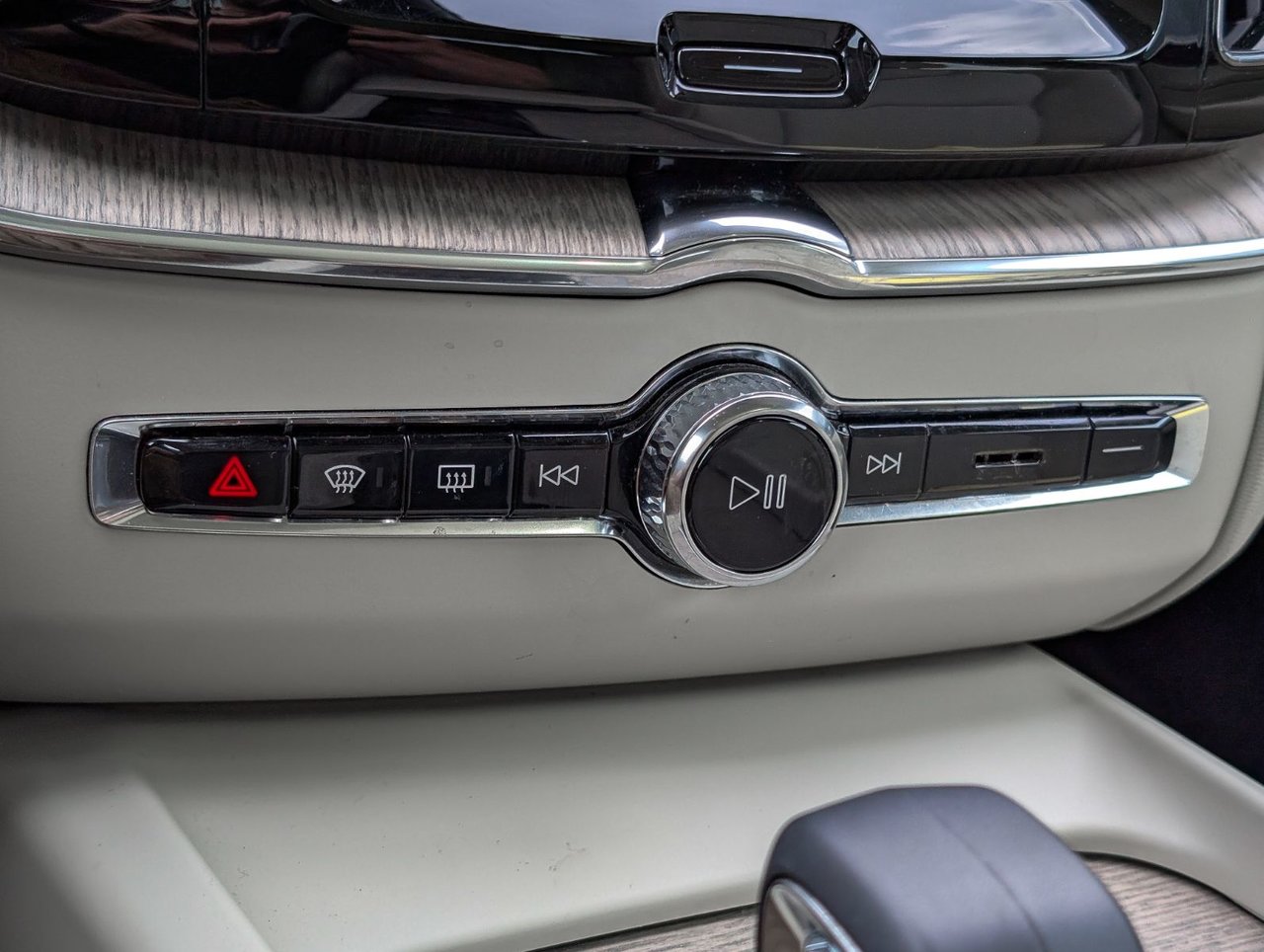 Image 19 Volvo XC60 Plus B6 2023