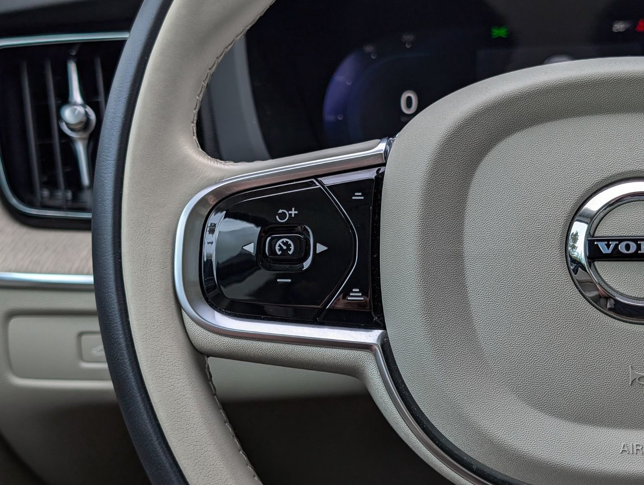 Image 23 Volvo XC60 Plus B6 2023