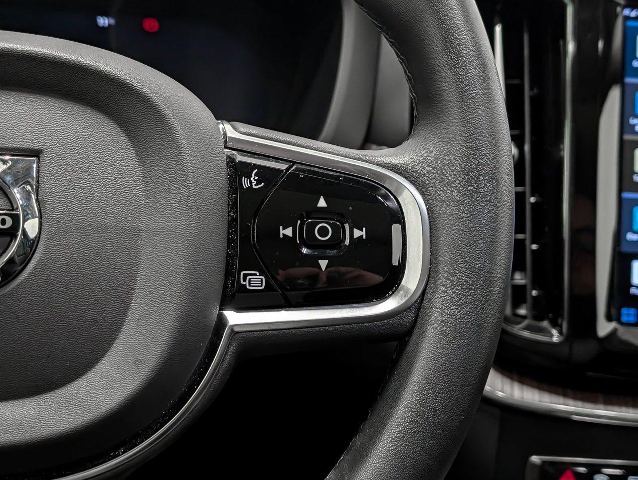 Image 19 Volvo XC60 Plus B6 2023