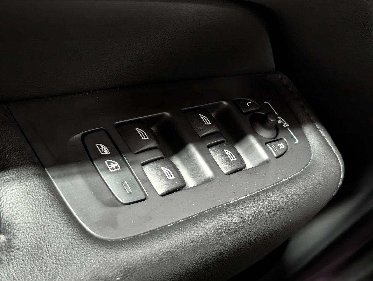 Image 21 Volvo XC60 Plus B6 2023