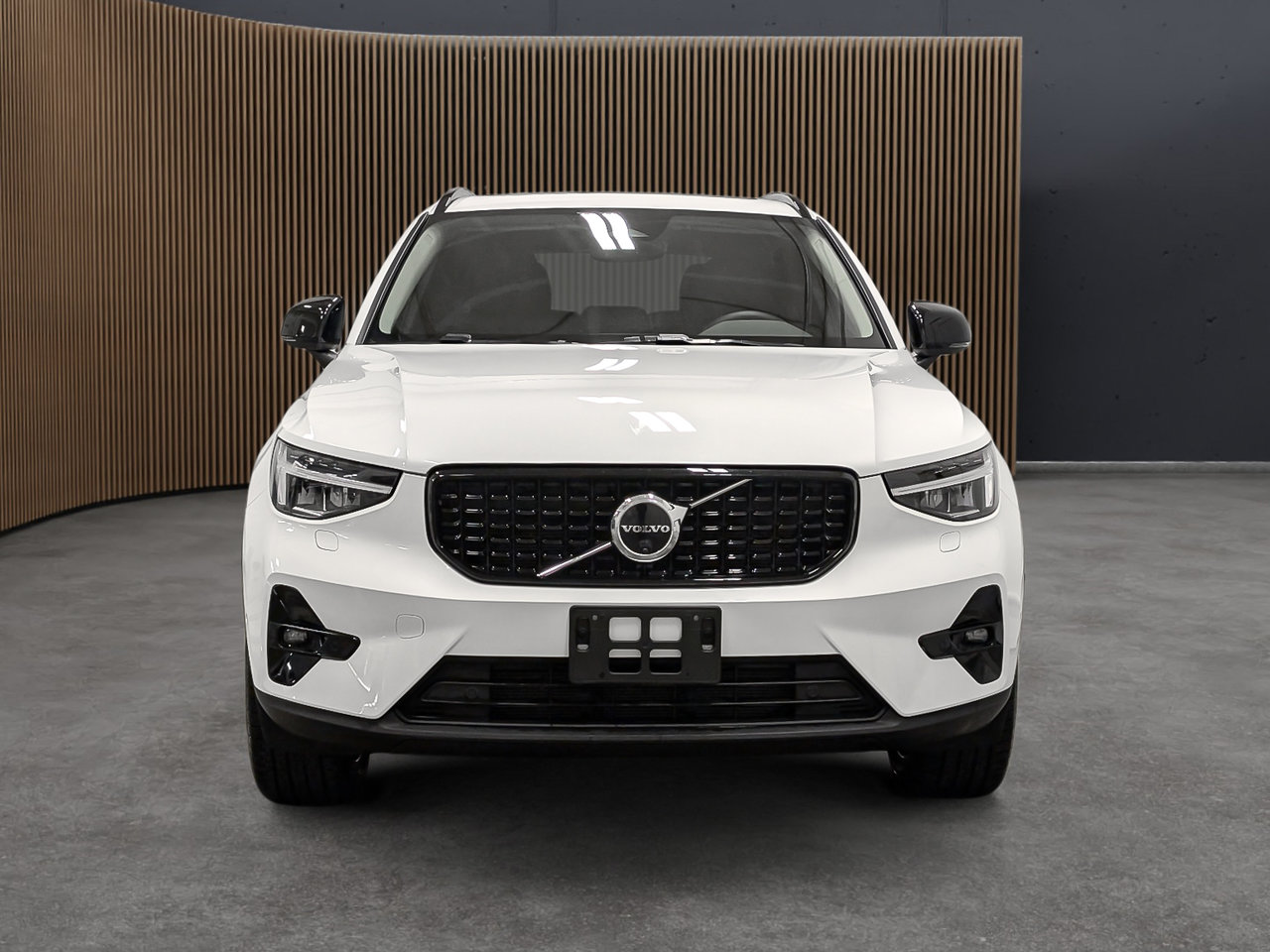 Image 2 Volvo XC40 B5 - Plus 2025