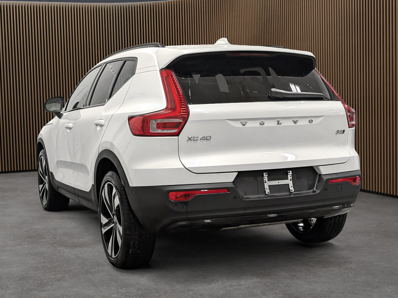 Image 4 Volvo XC40 B5 - Plus 2025