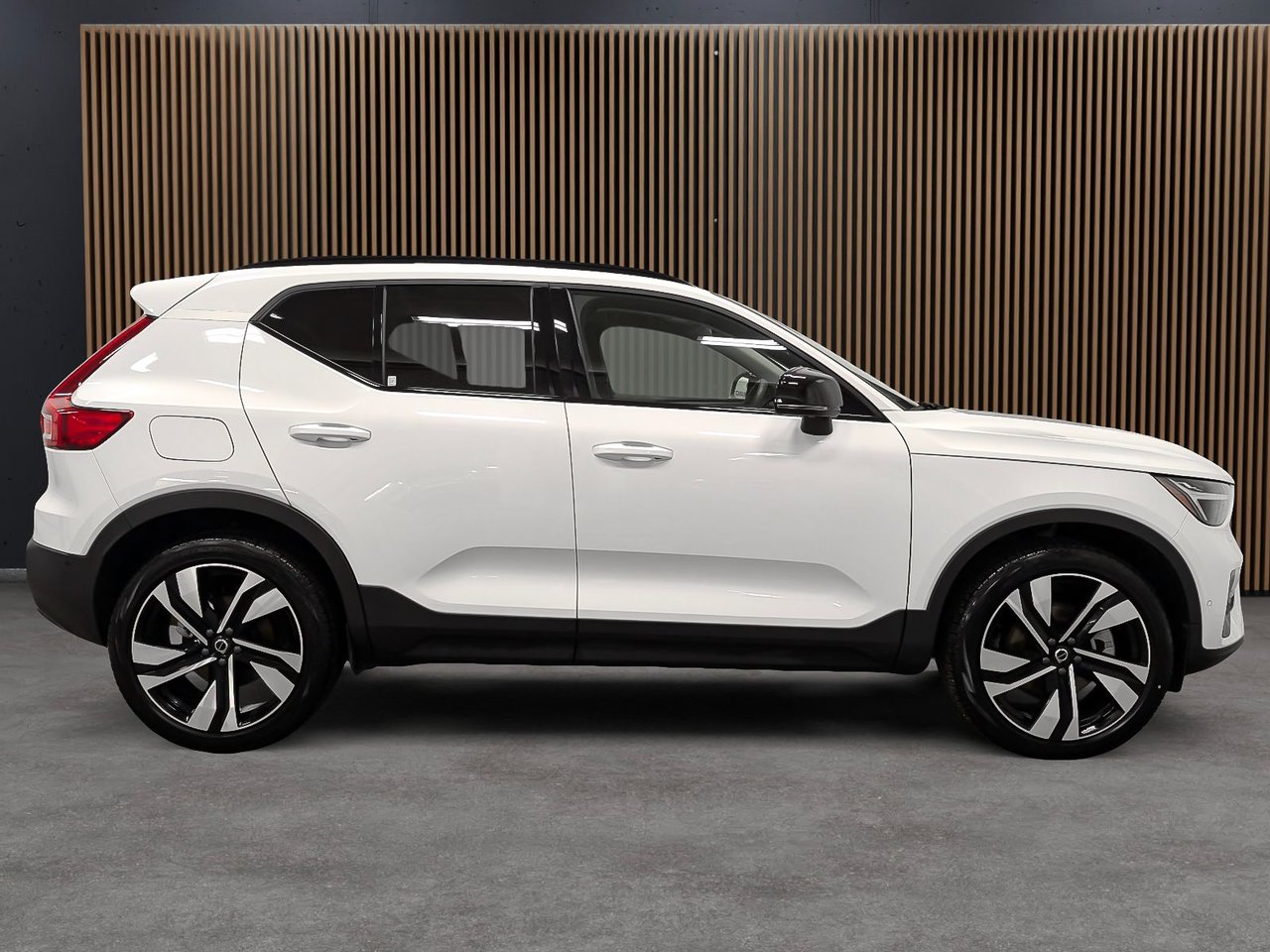 Image 7 Volvo XC40 B5 - Plus 2025
