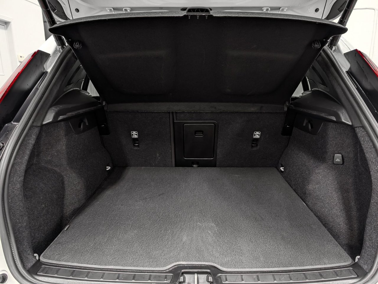 Image 8 Volvo XC40 B5 - Plus 2025