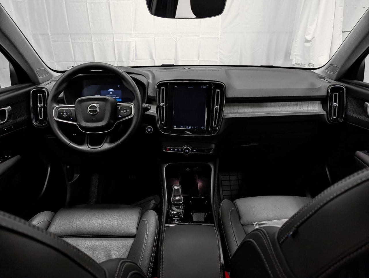 Image 13 Volvo XC40 B5 - Plus 2025