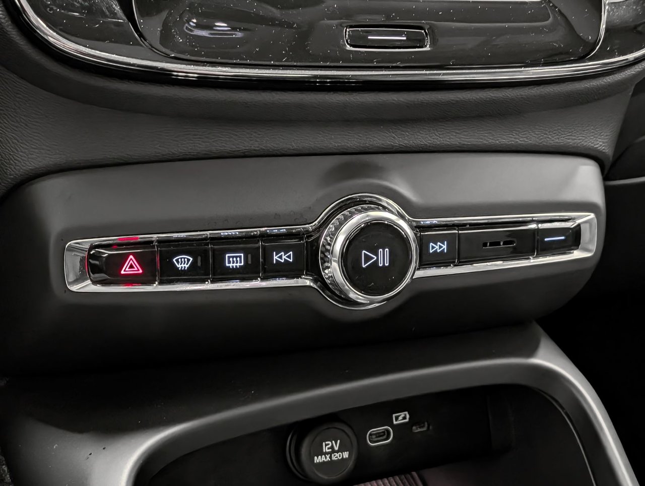 Image 17 Volvo XC40 B5 - Plus 2025