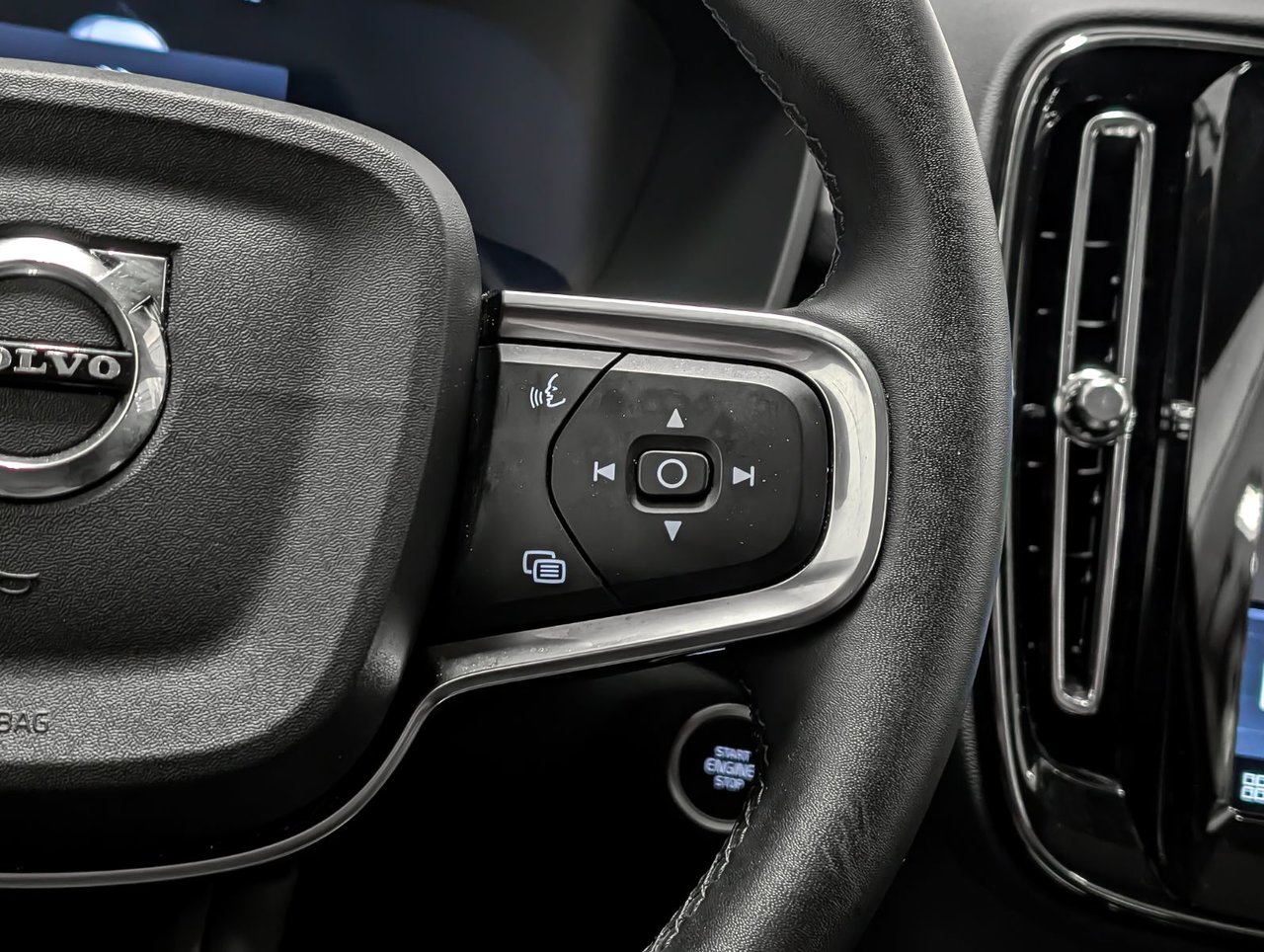 Image 21 Volvo XC40 B5 - Plus 2025