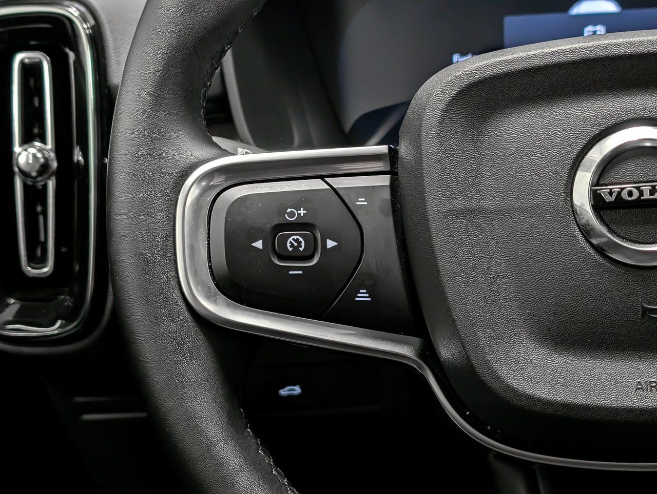 Image 22 Volvo XC40 B5 - Plus 2025