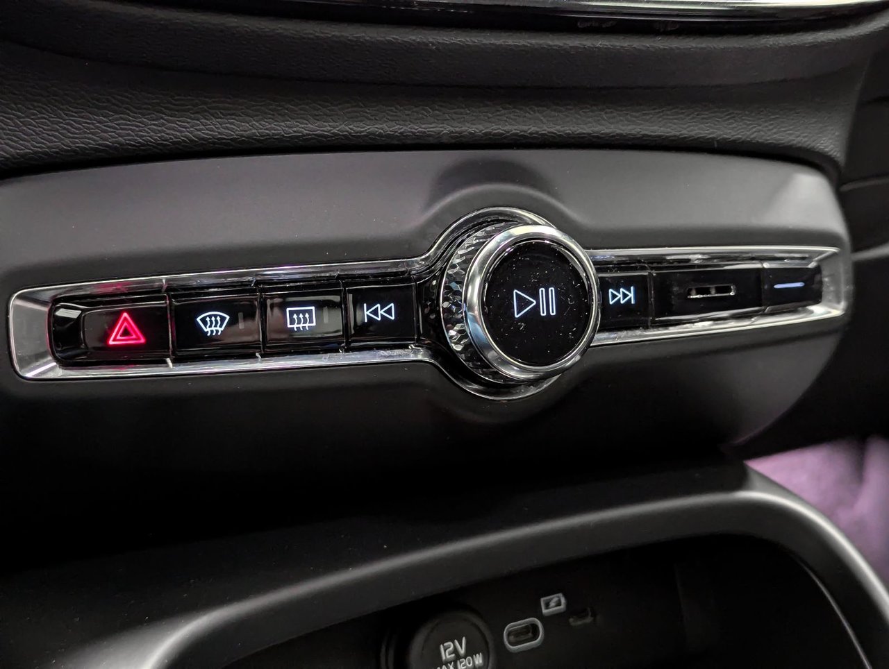 Image 16 Volvo C40 Recharge Core 2024