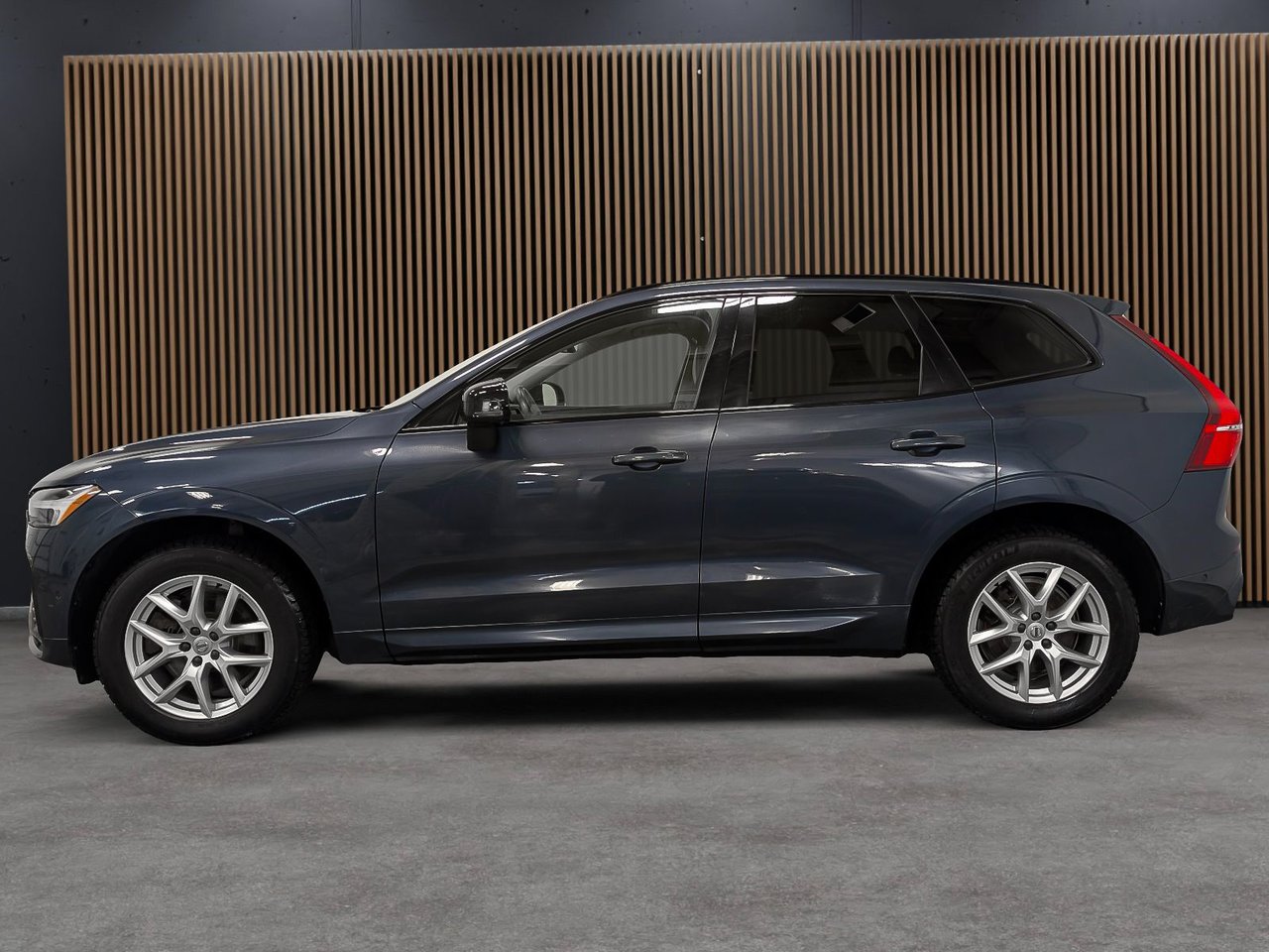 Image 2 Volvo XC60 Plus Dark B6 2023