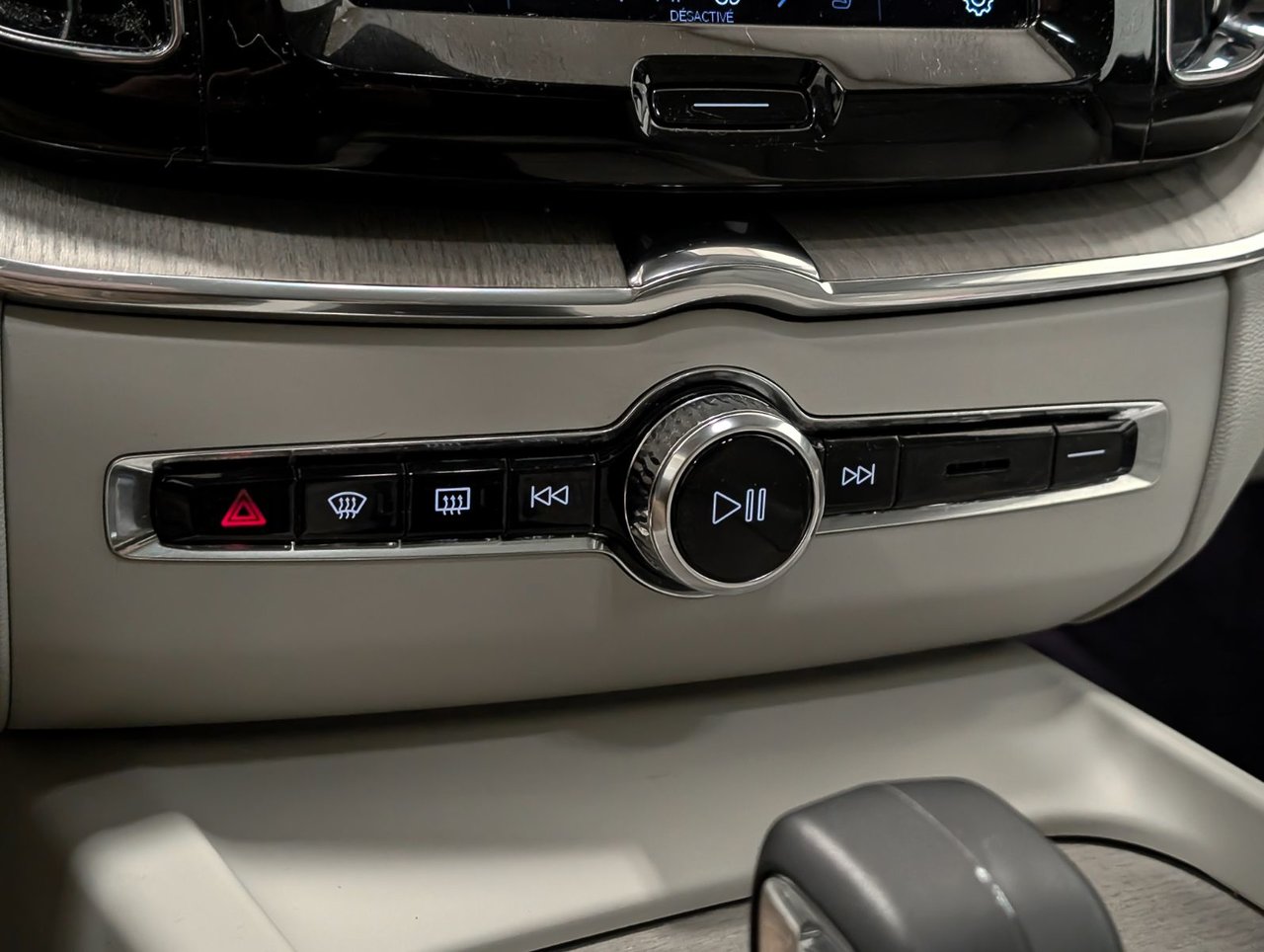 Image 18 Volvo XC60 Plus Dark B6 2023