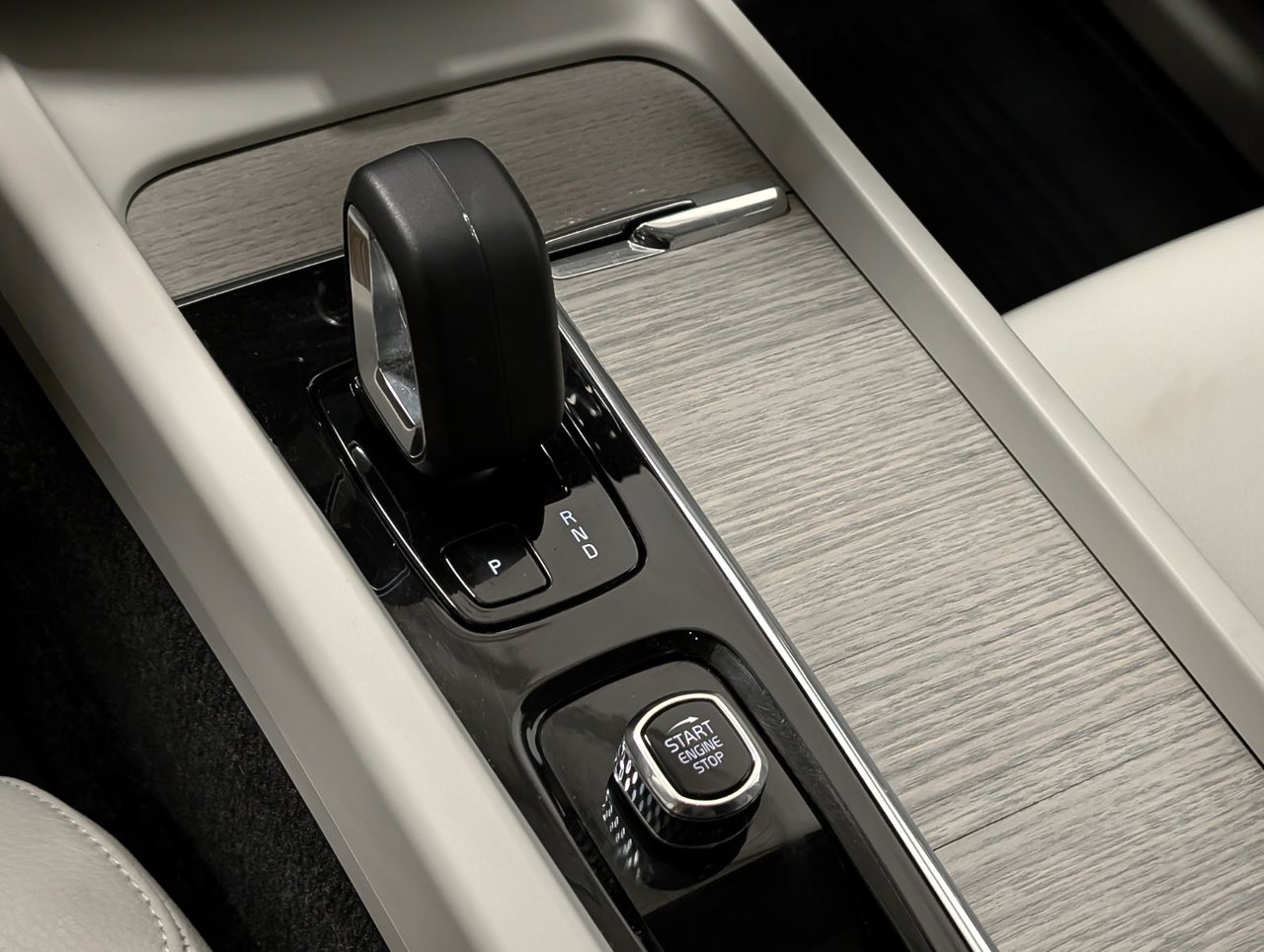 Image 19 Volvo XC60 Plus Dark B6 2023