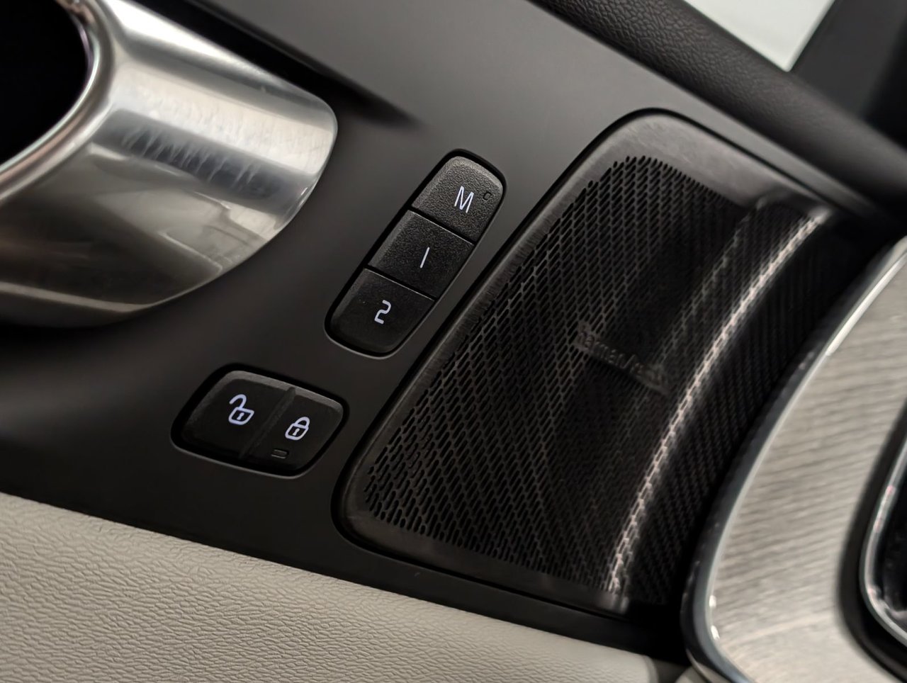 Image 24 Volvo XC60 Plus Dark B6 2023