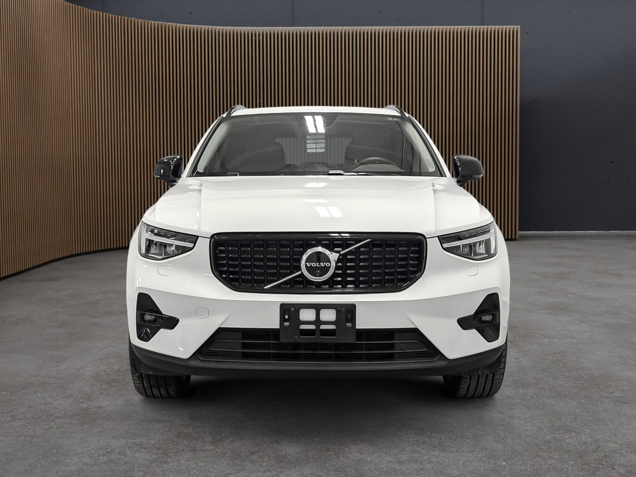 Image 2 Volvo XC40 B5 - Plus 2025