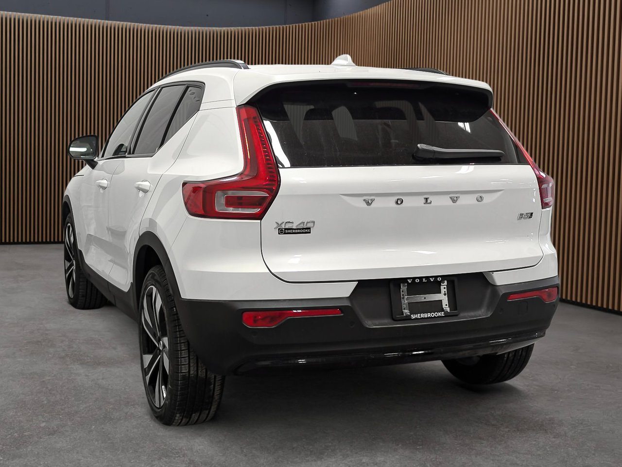 Image 4 Volvo XC40 B5 - Plus 2025