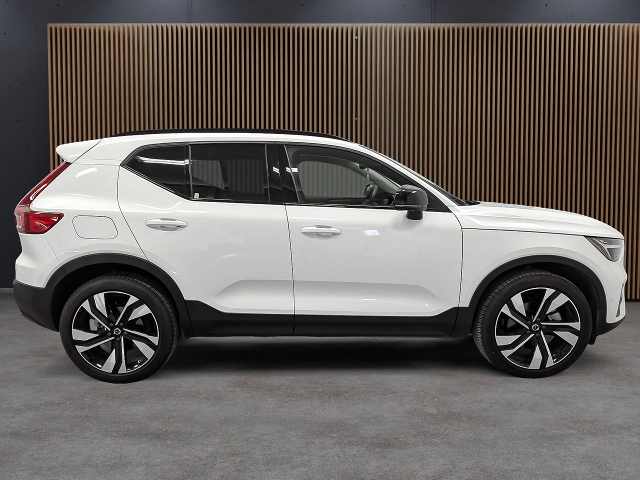 Image 7 Volvo XC40 B5 - Plus 2025