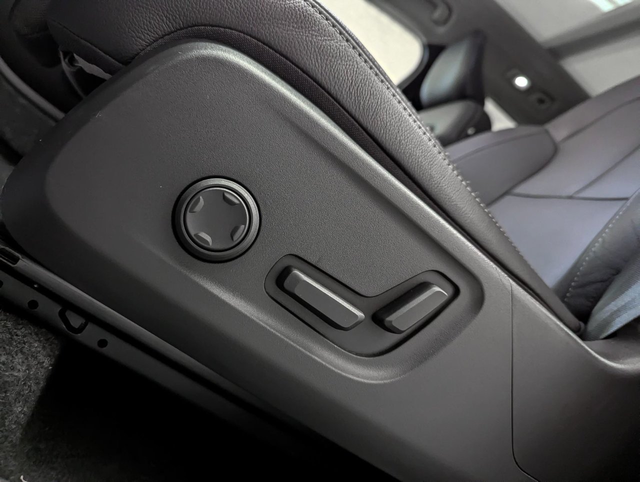 Image 8 Volvo XC40 B5 - Plus 2025