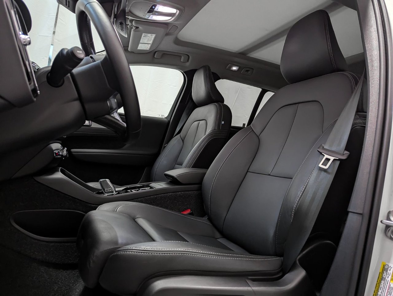 Image 9 Volvo XC40 B5 - Plus 2025