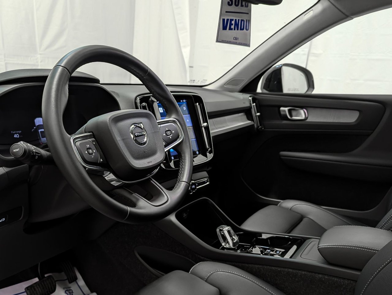 Image 10 Volvo XC40 B5 - Plus 2025