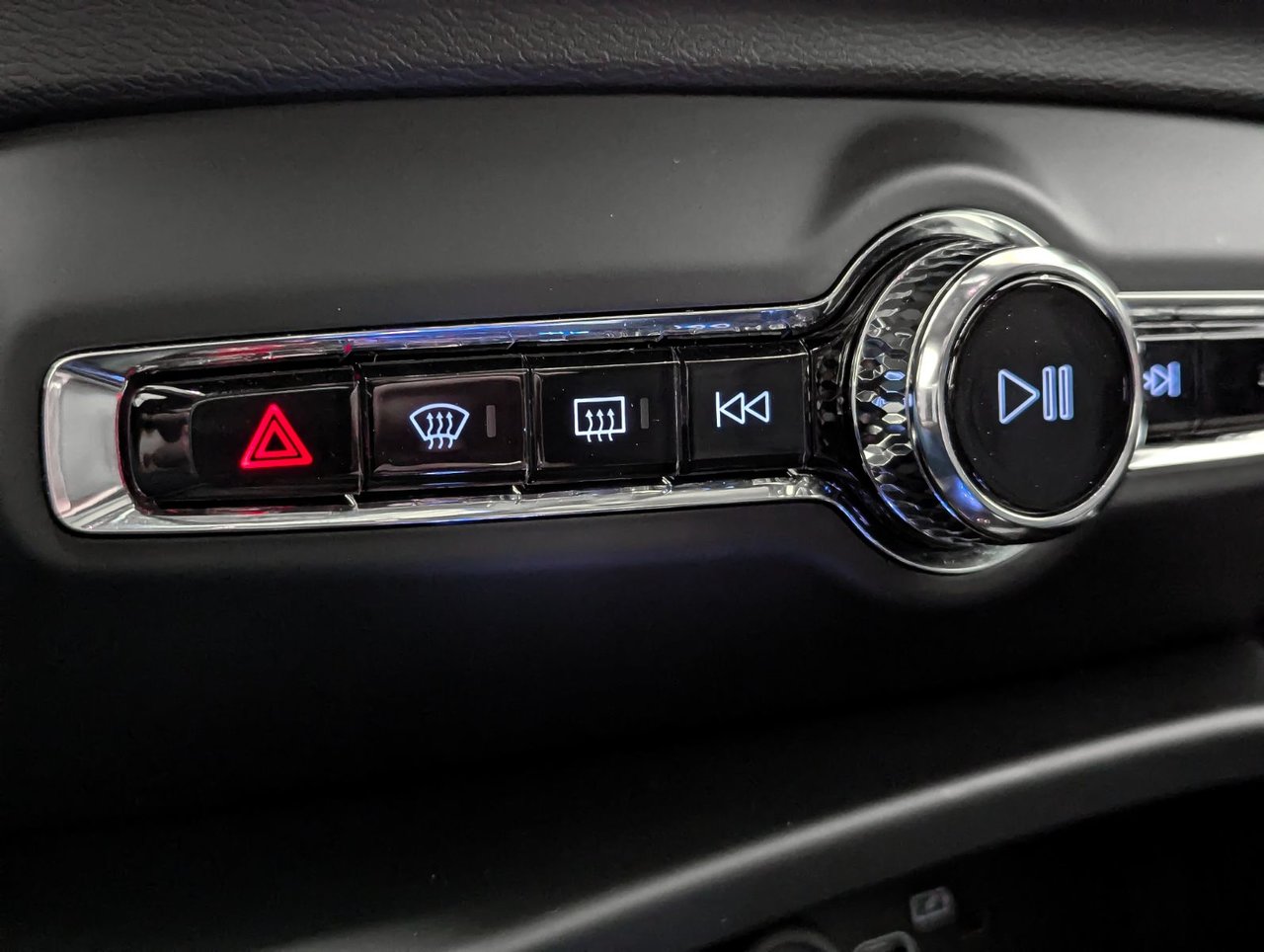 Image 13 Volvo XC40 B5 - Plus 2025