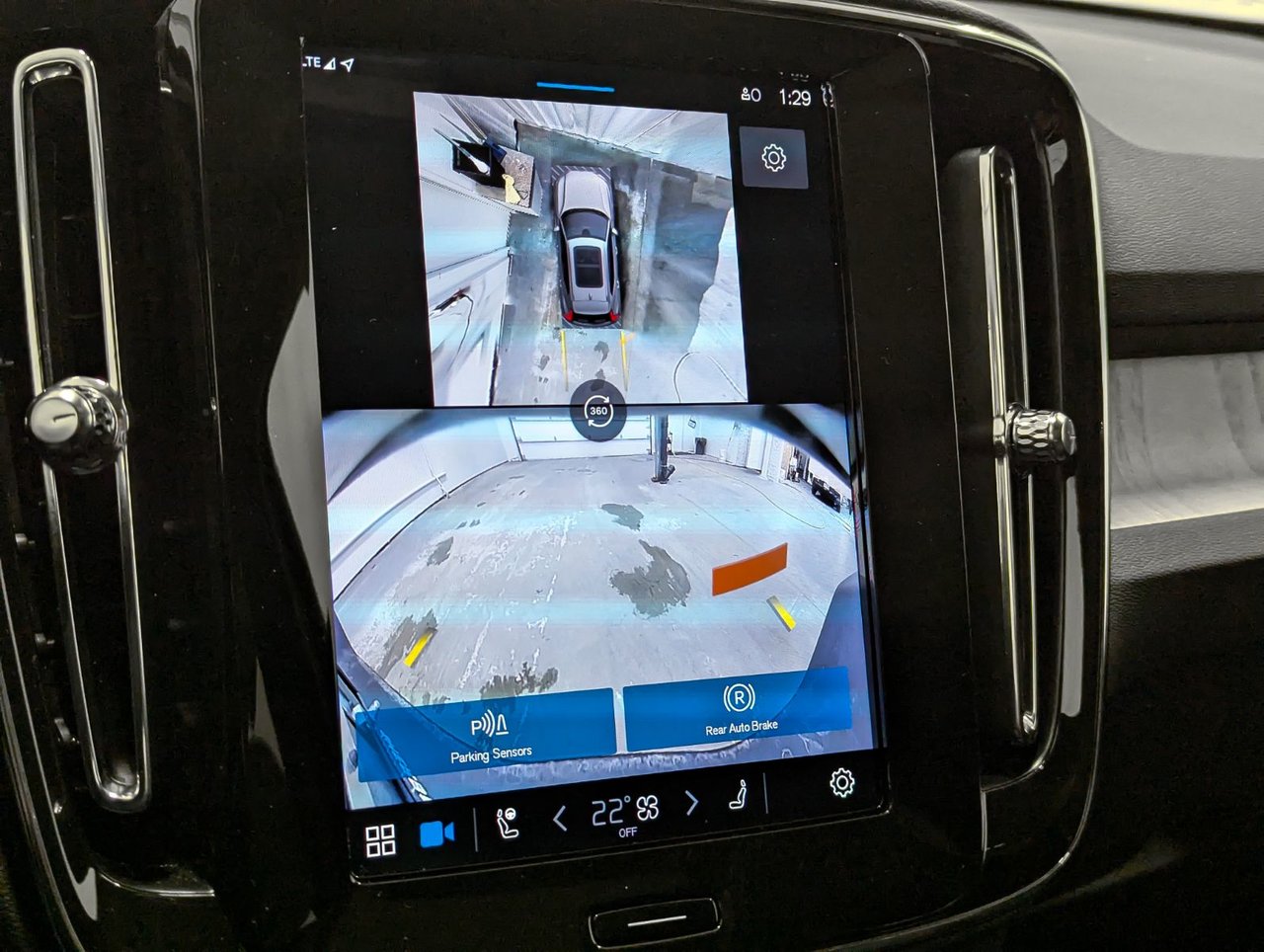 Image 16 Volvo XC40 B5 - Plus 2025