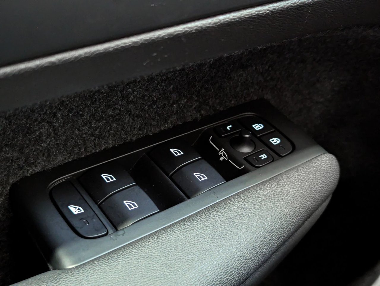 Image 21 Volvo XC40 B5 - Plus 2025