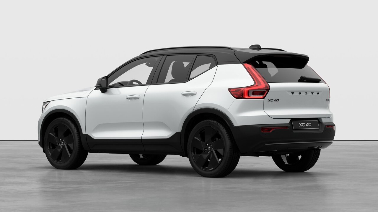 Volvo XC40 B5 - Ultra Black Ed 2026 — photo 2