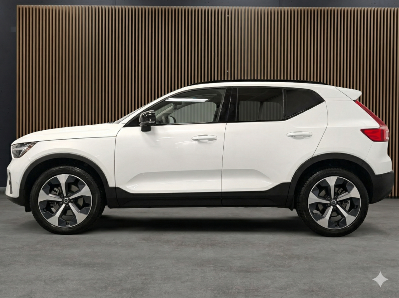 Image 2 Volvo XC40 B5 - Plus 2025