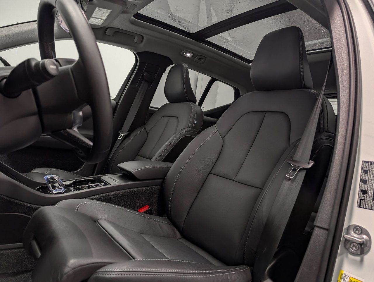 Image 7 Volvo XC40 B5 - Plus 2025