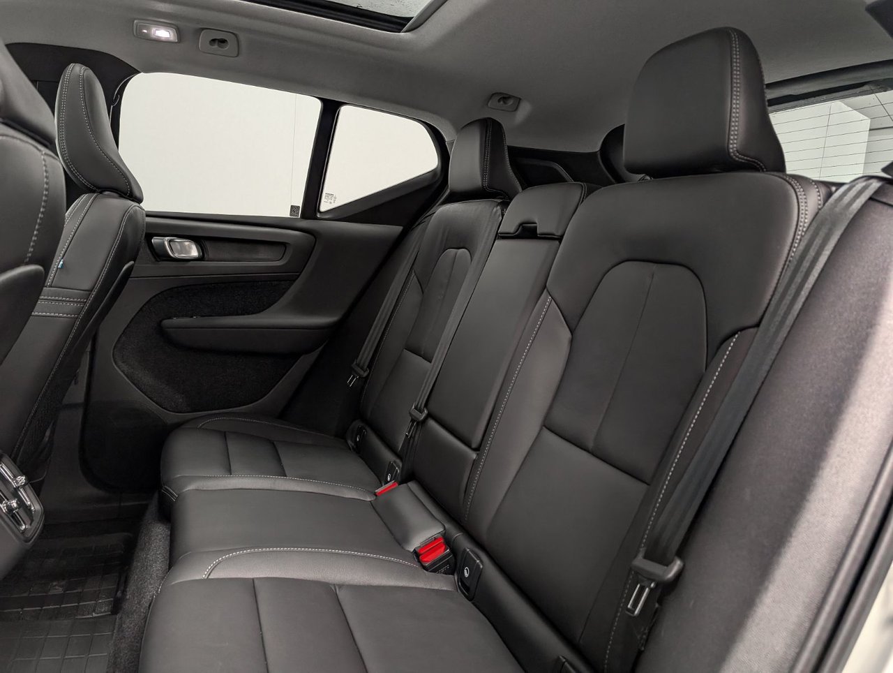 Image 9 Volvo XC40 B5 - Plus 2025