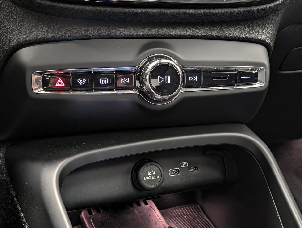 Image 13 Volvo XC40 B5 - Plus 2025