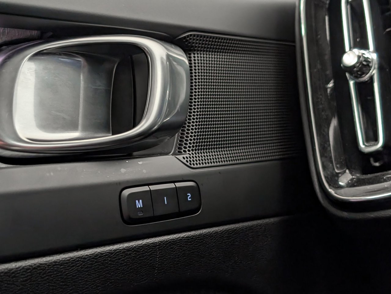 Image 19 Volvo XC40 B5 - Plus 2025