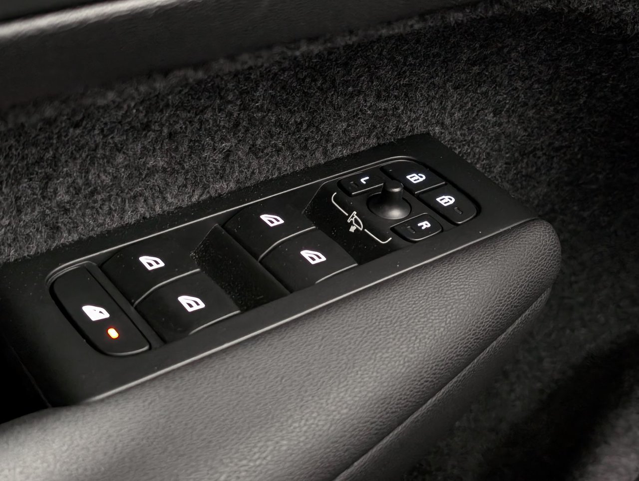 Image 20 Volvo XC40 B5 - Plus 2025