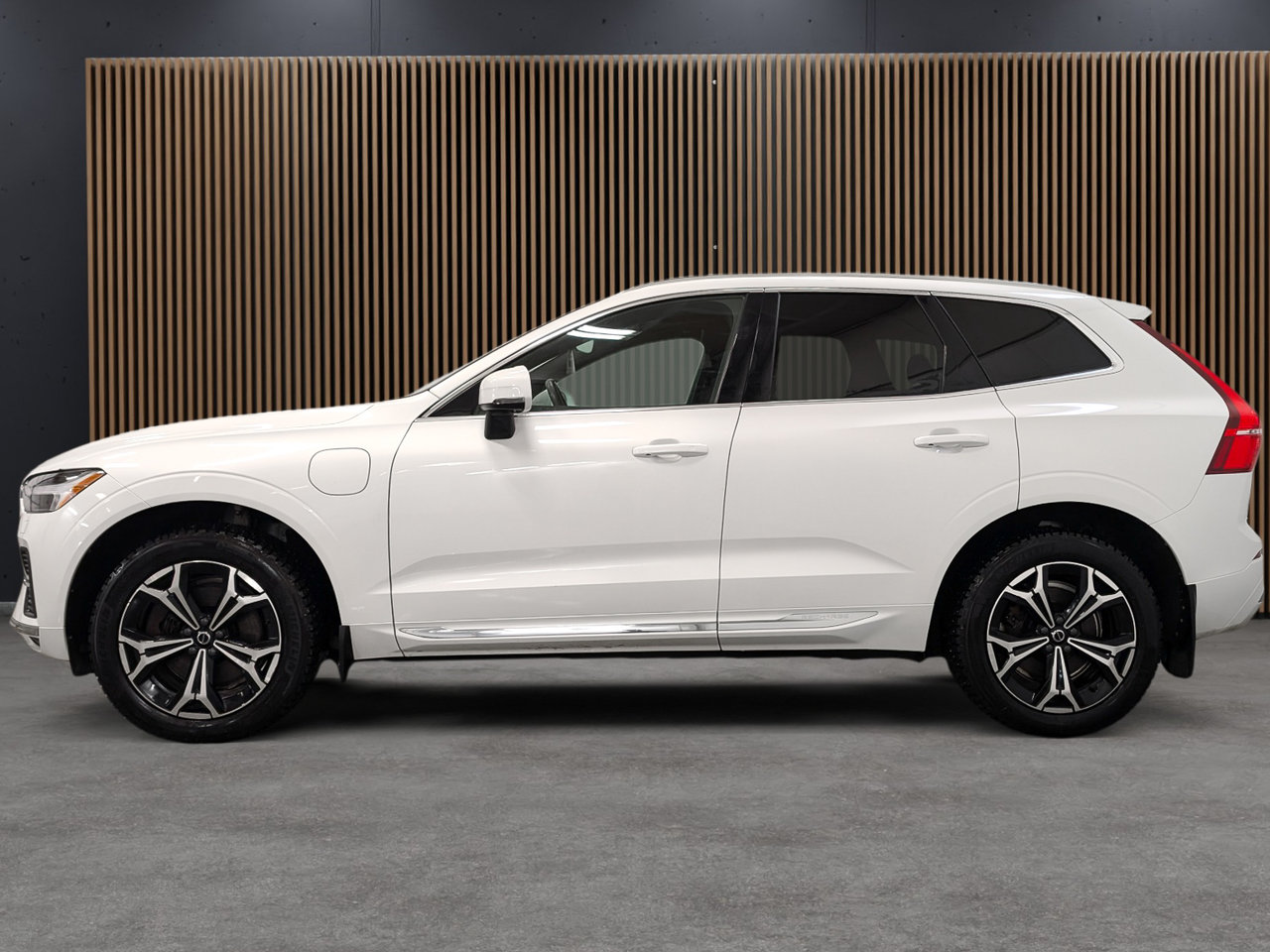 Image 2 Volvo XC60 Inscrptn Expr Rchrg 2022