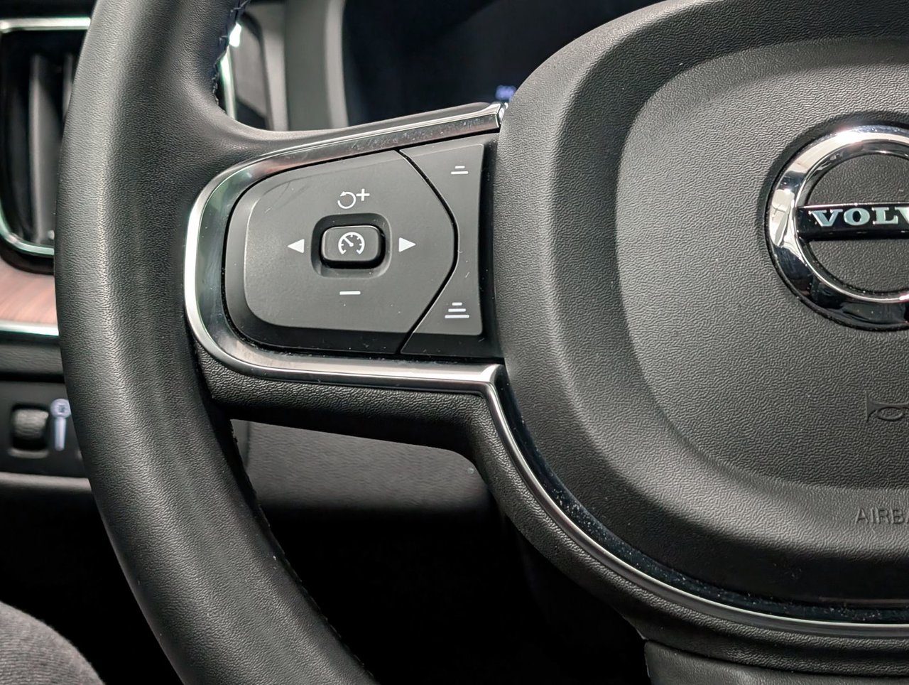 Image 20 Volvo XC60 Inscrptn Expr Rchrg 2022