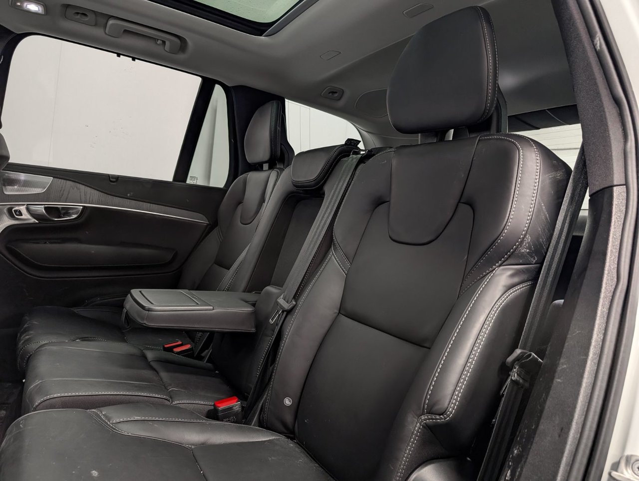 Image 10 Volvo XC90 T8 AWD Ultra Bright Theme 7-Seater 2025