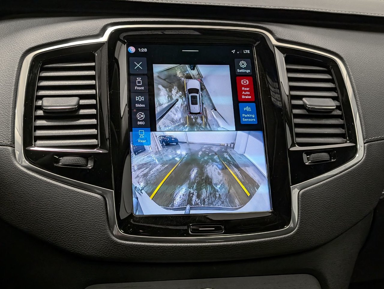 Image 14 Volvo XC90 T8 AWD Ultra Bright Theme 7-Seater 2025