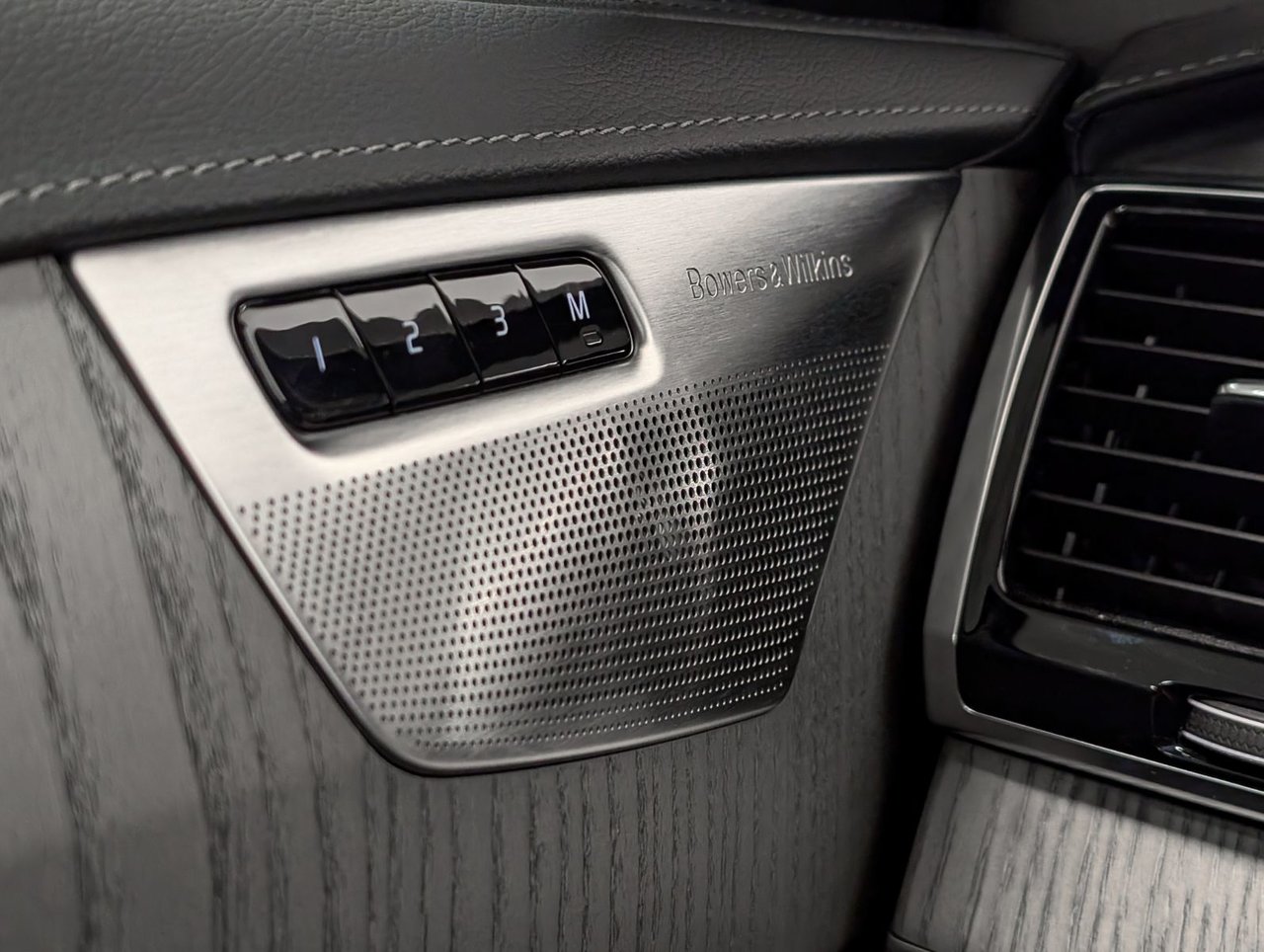 Image 22 Volvo XC90 T8 AWD Ultra Bright Theme 7-Seater 2025