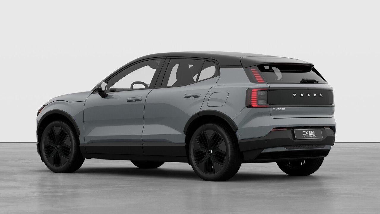 Volvo EX30 Twin Motor Performance AWD Ultra Cross Country 2026 — photo 2
