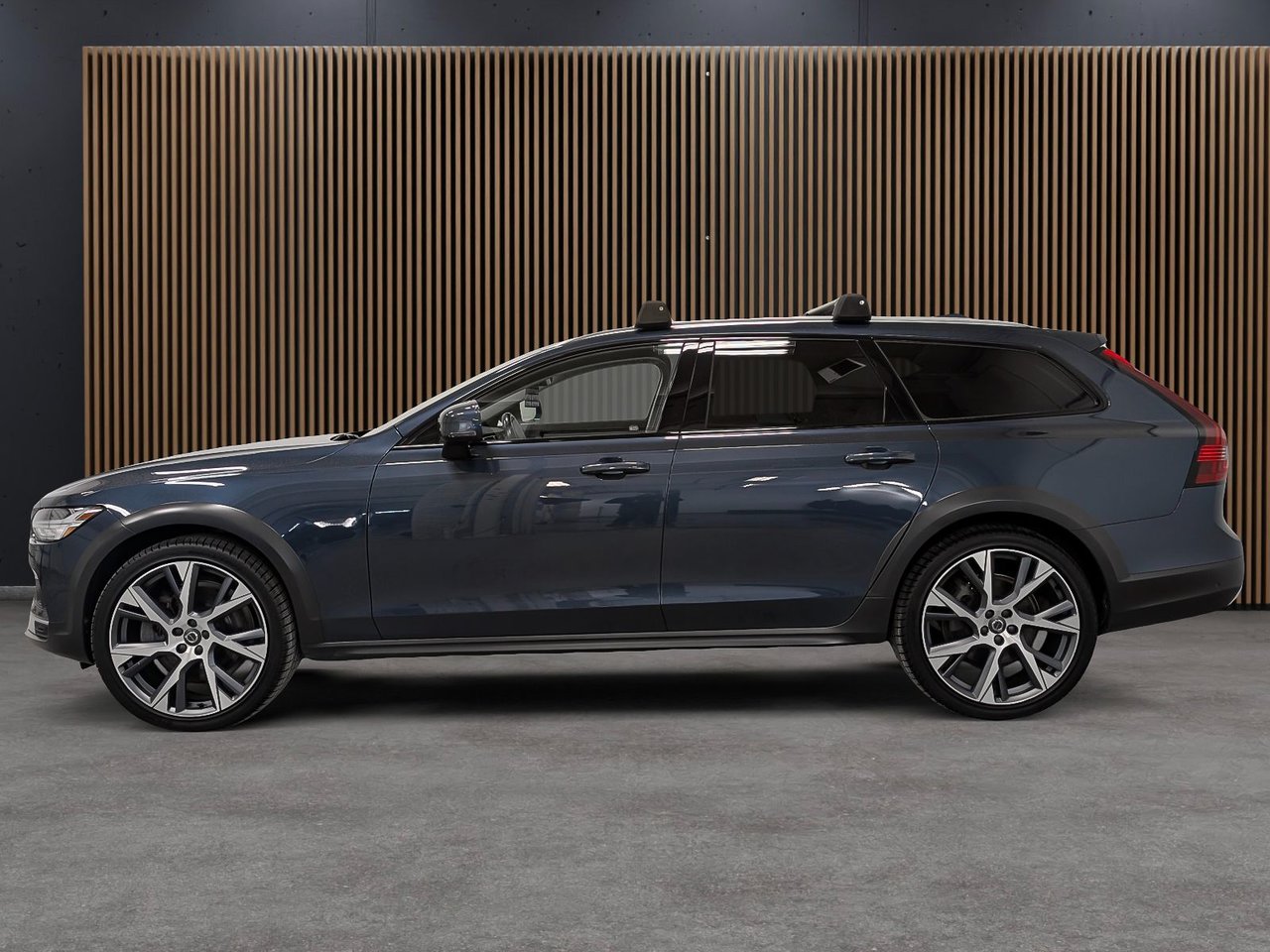 Volvo V90 Cross Country CC B6 2022 — photo 2
