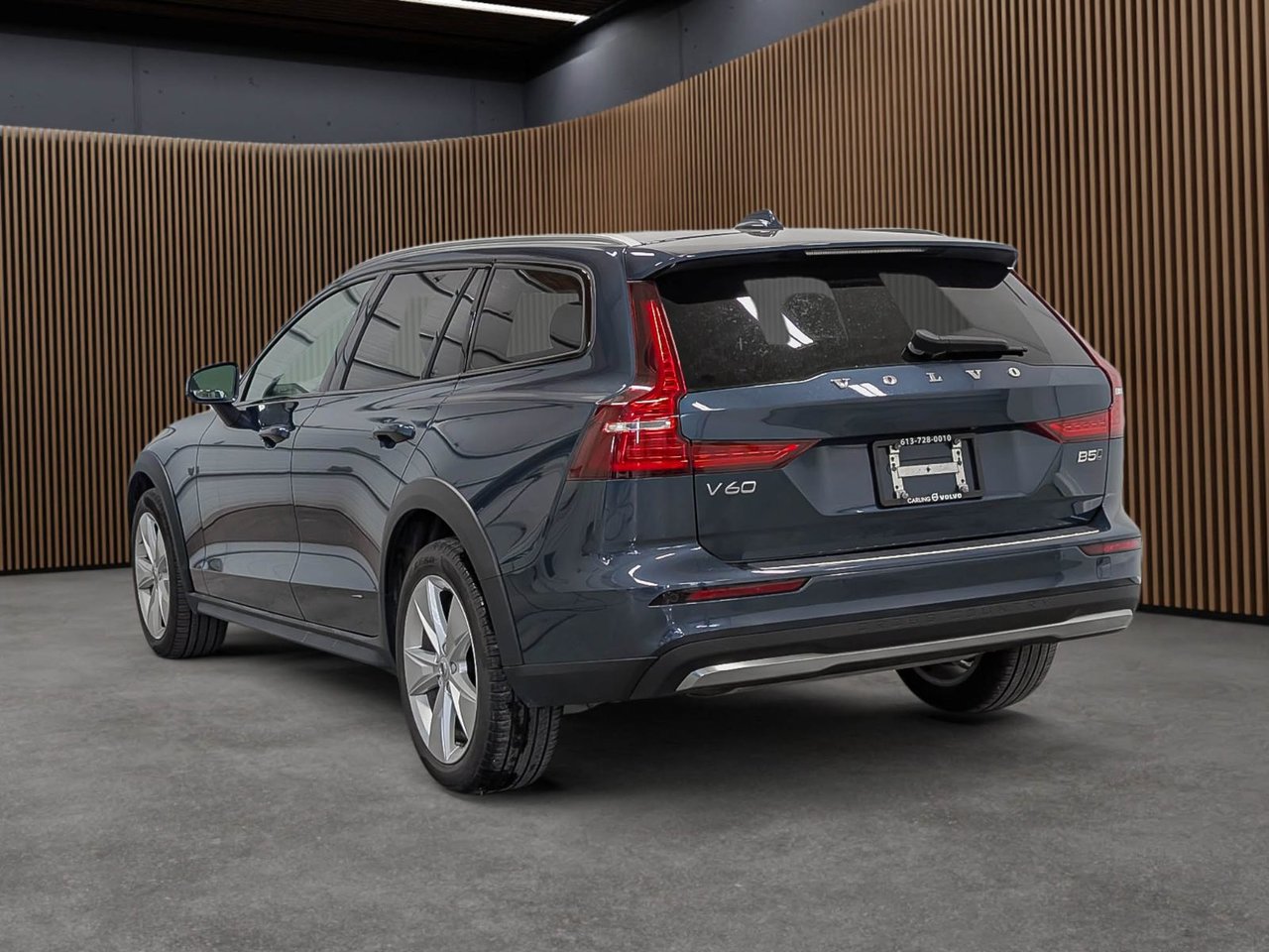 Volvo V60 Cross Country B5 - CC Core 2024 — photo 3