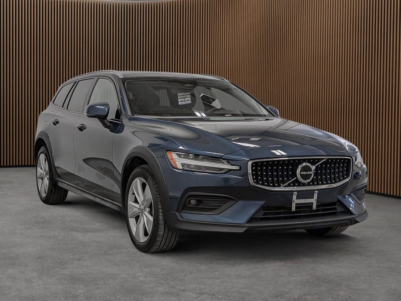 Volvo V60 Cross Country B5 - CC Core 2024 — photo 4