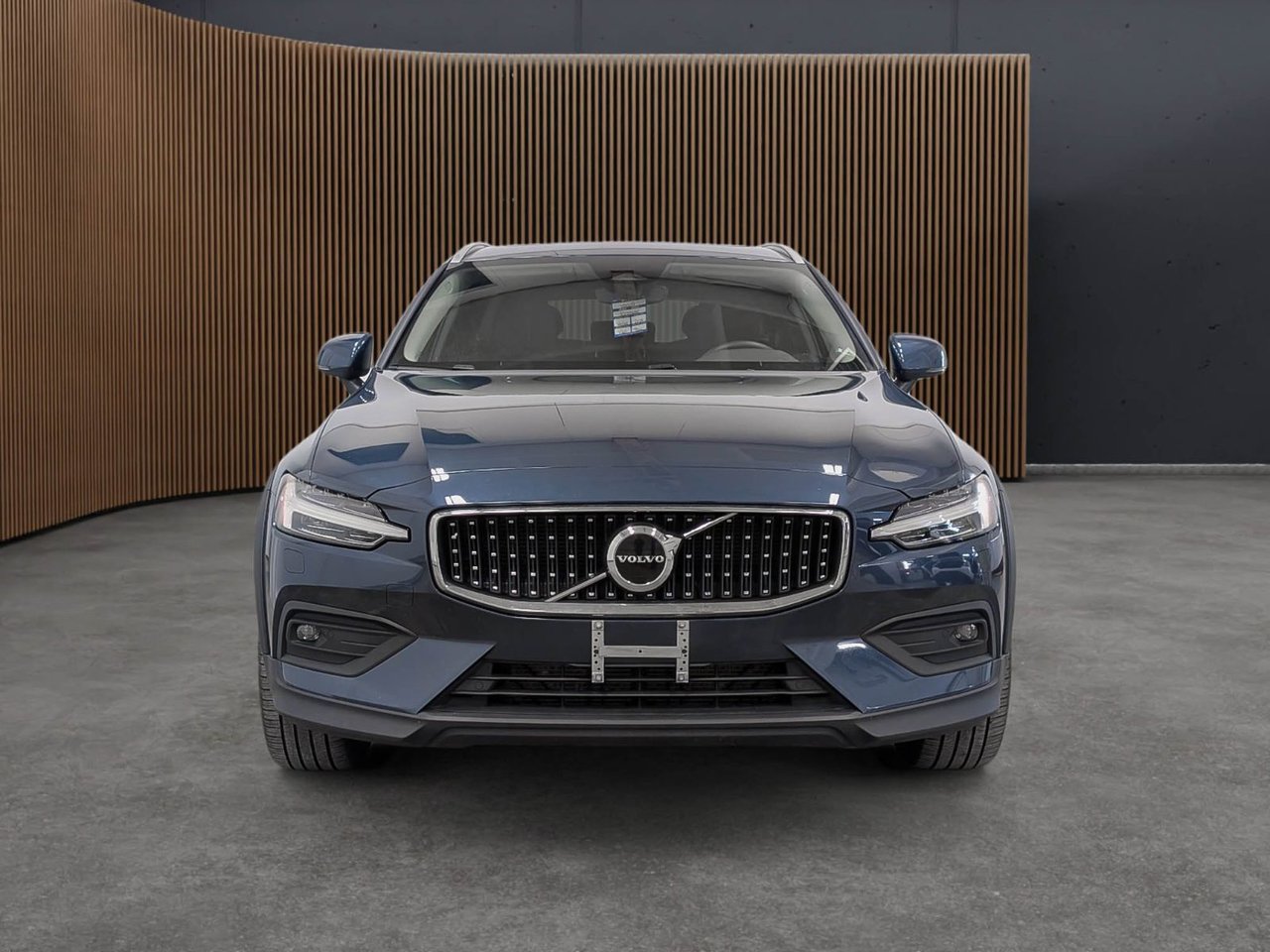 Volvo V60 Cross Country B5 - CC Core 2024 — photo 5