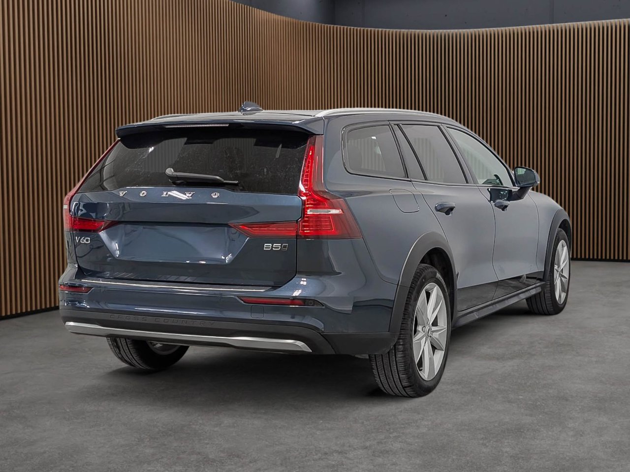 Volvo V60 Cross Country B5 - CC Core 2024 — photo 6