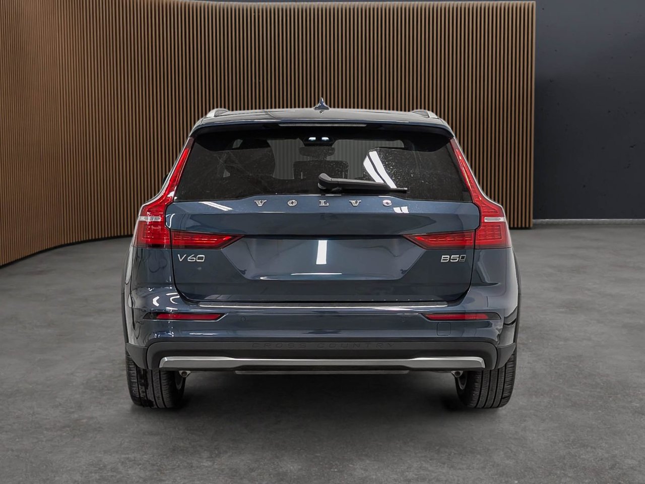 Volvo V60 Cross Country B5 - CC Core 2024 — photo 7