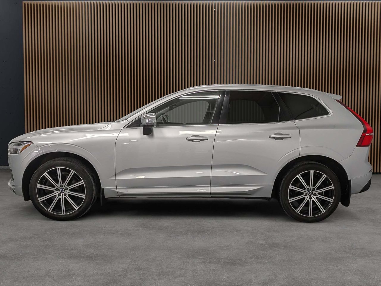 Volvo XC60 Momentum 2020 — photo 2
